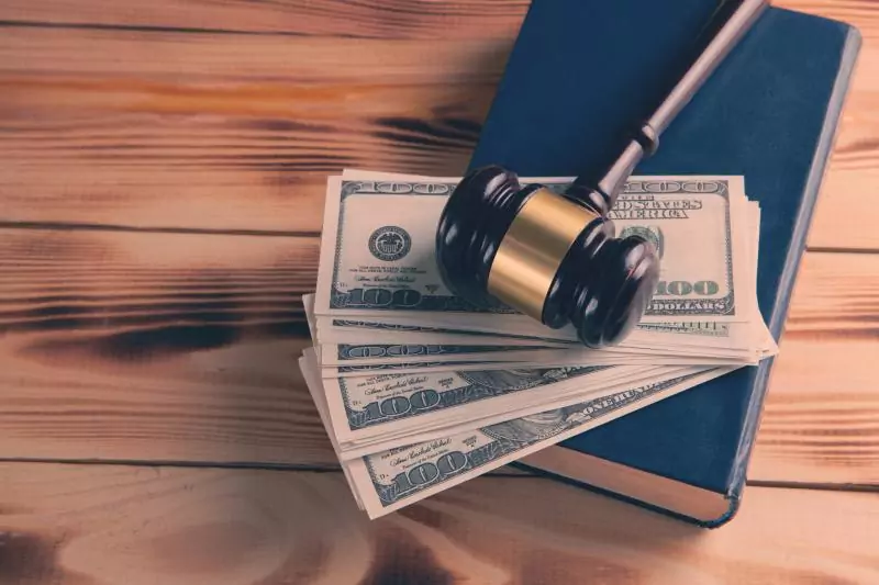 Адвокат Зайкин Павел Владимирович объясняет: Кейс о том, как Северо-Западное таможенное управление хотело 18 479 970,60 рублей штрафа взыскать.