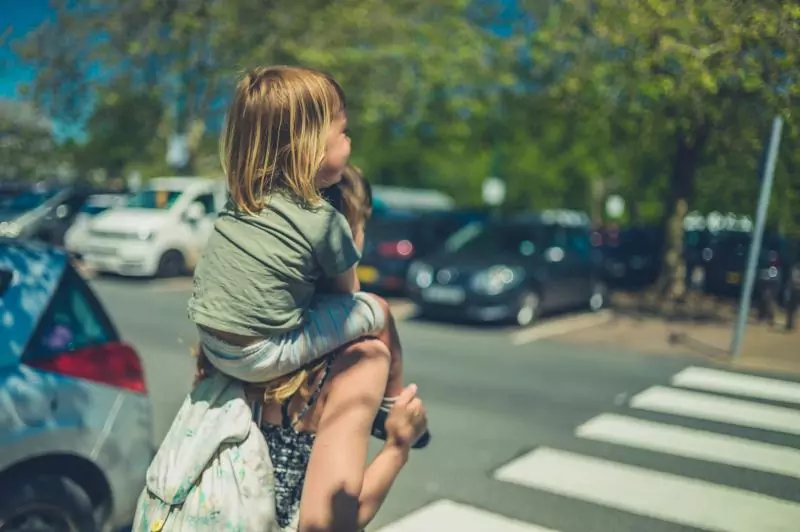 Юрист Чекмарев Сергей Александрович объясняет: Парковка у дома разрешена законом, а не соседом