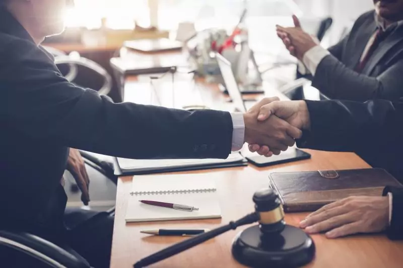 Адвокат Житниковский Станислав Станиславович объясняет: Чем может помочь адвокат по уголовному делу ?