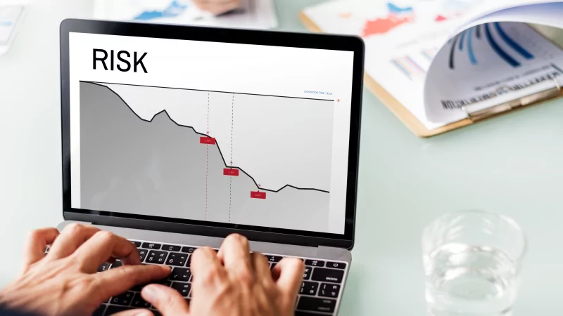 Адвокат Ленков Олег Викторович объясняет: Почему правообладателям важно взыскивать компенсацию с продавцов контрафакта?