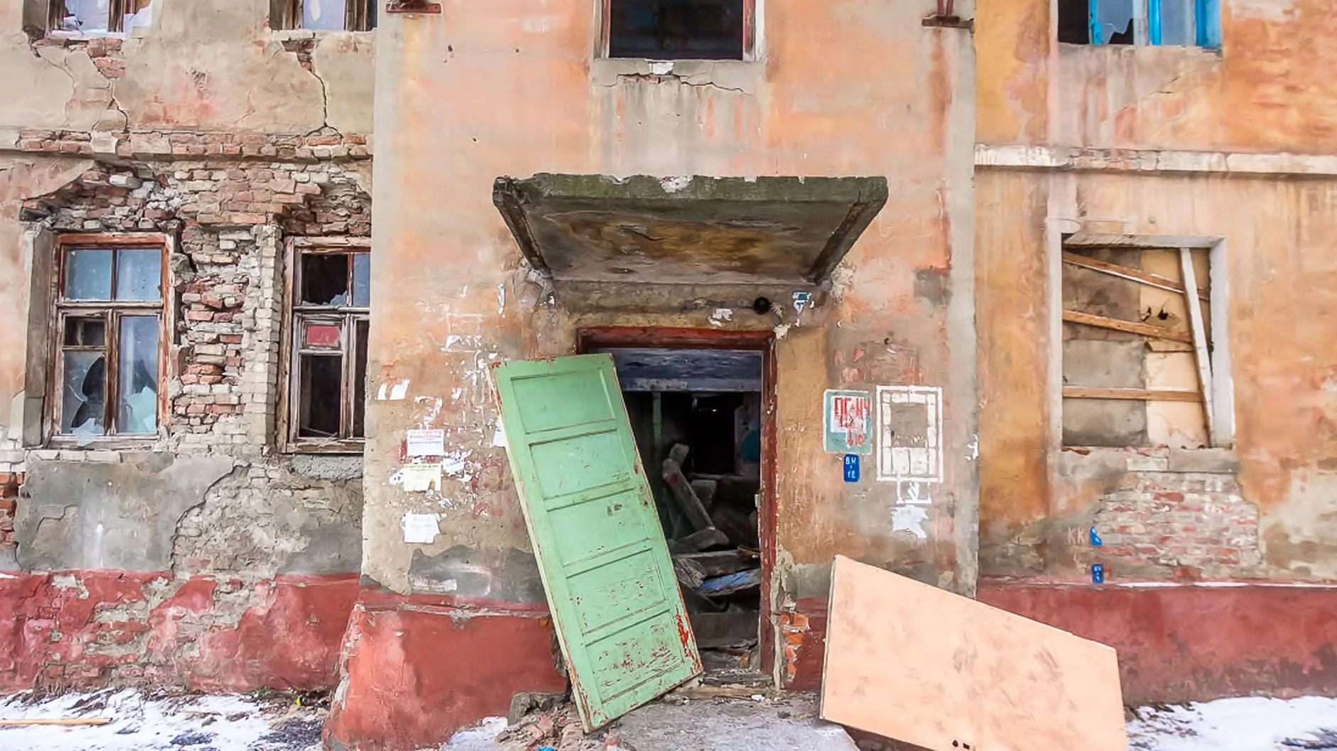 Юрист Рыбаков Константин Николаевич объясняет: Что делать нанимателям жилых помещений по договору социального найма если МКД признан аварийным?