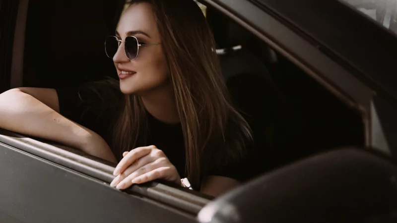 Юрист Квитова Кристина Сергеевна объясняет: Попал в яму на дороге. Что делать?