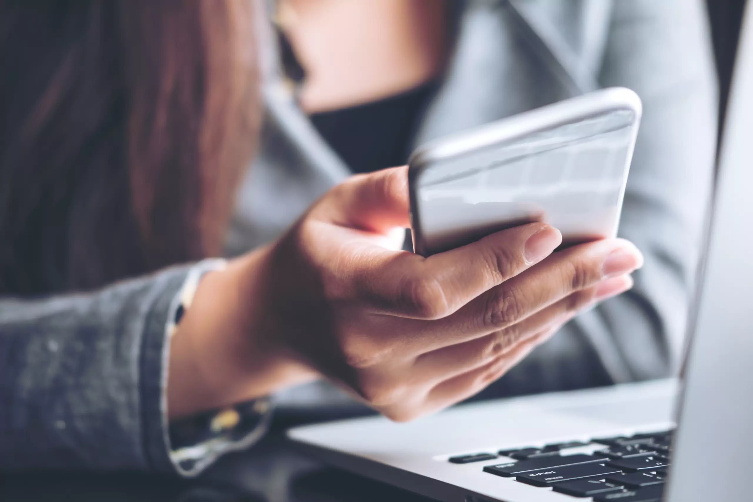 Юрист Бадасян Астра Артаковна объясняет: Проверка мобильного телефона (IMEI код) сотрудником полиции. Правомерны ли его действия?