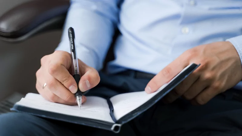 Юрист Павлюк Александр Игоревич объясняет: Выписать и выселить из квартиры.