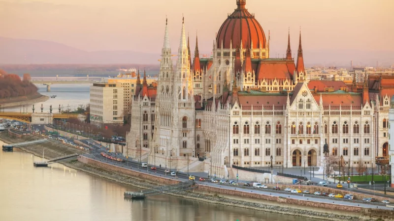 Юрист Сагитов Дмитрий Александрович объясняет: Россия демократичнее Европы: венгерский мэр “велел украинцам уехать из страны”