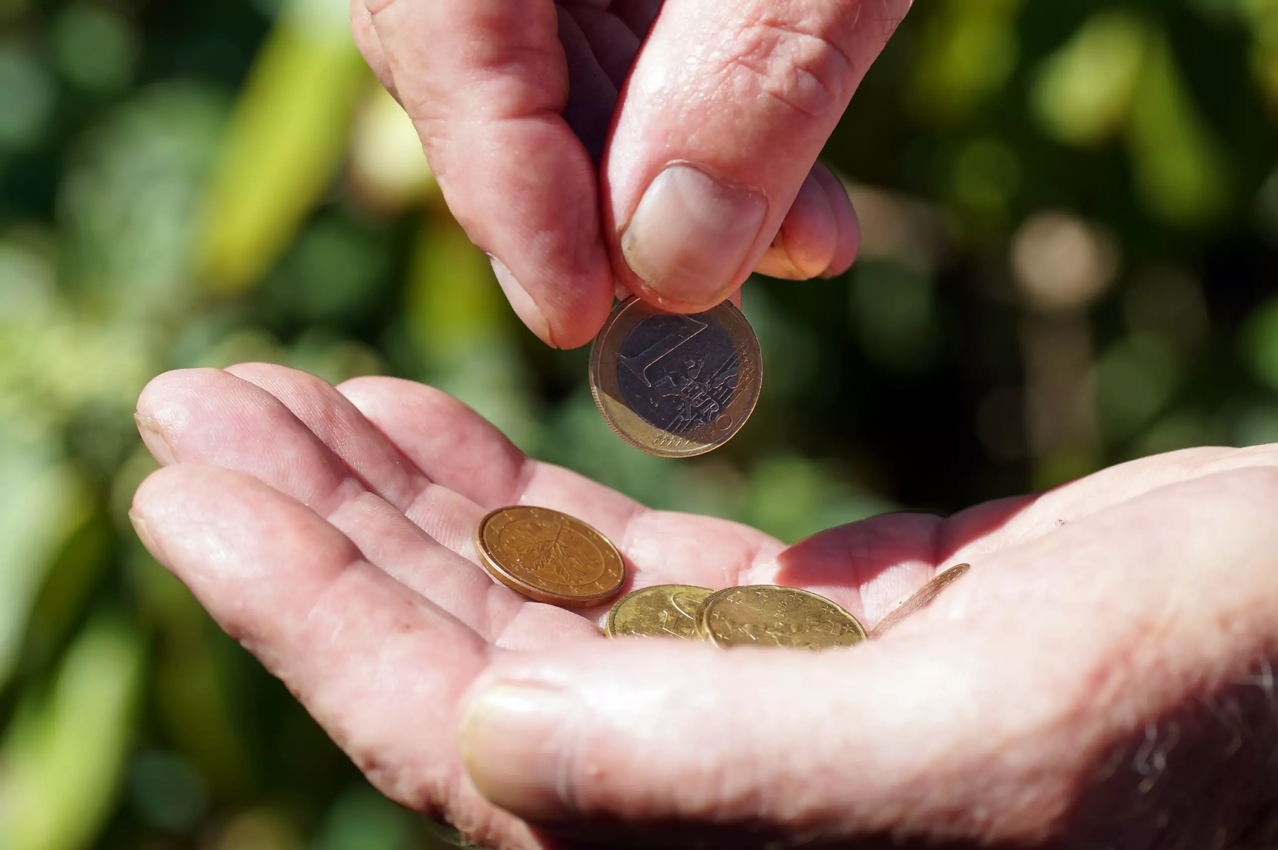 Юрист Погосян Рафаэль Рубенович объясняет: Как защитить прожиточный минимум от приставов