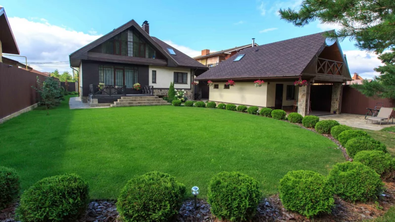 Юрист Локтионов Вадим Вадимович объясняет: Верховный суд защитил право владельца дома на приватизацию земли под ним