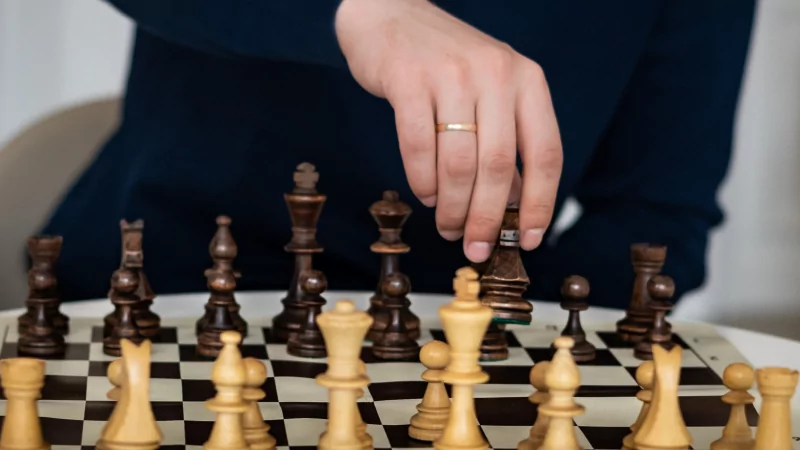 Юрист Павлюк Александр Игоревич объясняет: Защита от иска судебного пристава об обращении взыскания на долю должника в квартире