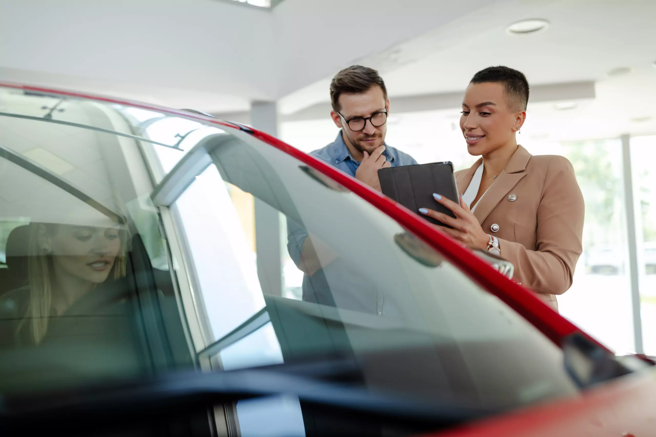 Юрист Ковальчук Наталья Михайловна объясняет: Как доказать, что машина продана, если пришёл крупный штраф или в аварию на ней попал новый владелец