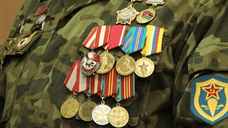 Юрист Юзвак Максим Васильевич объясняет: Последствия по НДФЛ при выплатах за медали