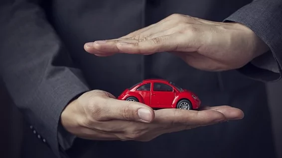 Юрист Сартаков Евгений Андреевич объясняет: Как лучше действовать, если у Вас, и ОСАГО, и КАСКО?