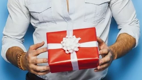 Юрист Малюгин Евгений Александрович объясняет: Можно ли забрать подаренный автомобиль или жилье обратно?