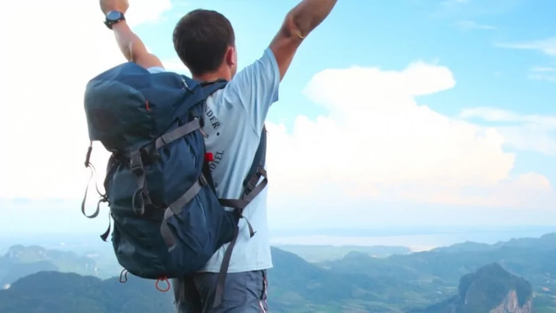 Юрист Горохов Сергей Александрович объясняет: Может ли военкомат ограничить выезд за границу?