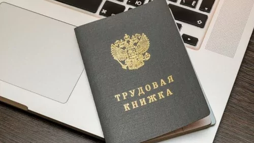 Юрист Чечель Кристина Васильевна объясняет: Обязан ли работник отвечать на звонки работодателя во время больничного или отпуска