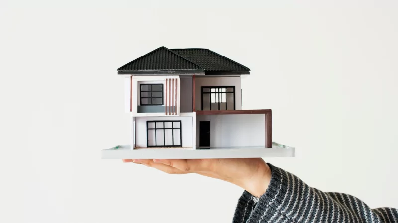 Юрист Голубков Денис Александрович объясняет: Планируется разрешить заключать договоры купли-продажи жилья посредством Госуслуг