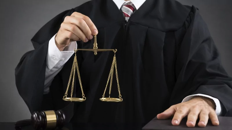 Юрист Кутейников Никита Сергеевич объясняет: Судья в России – это он или она?