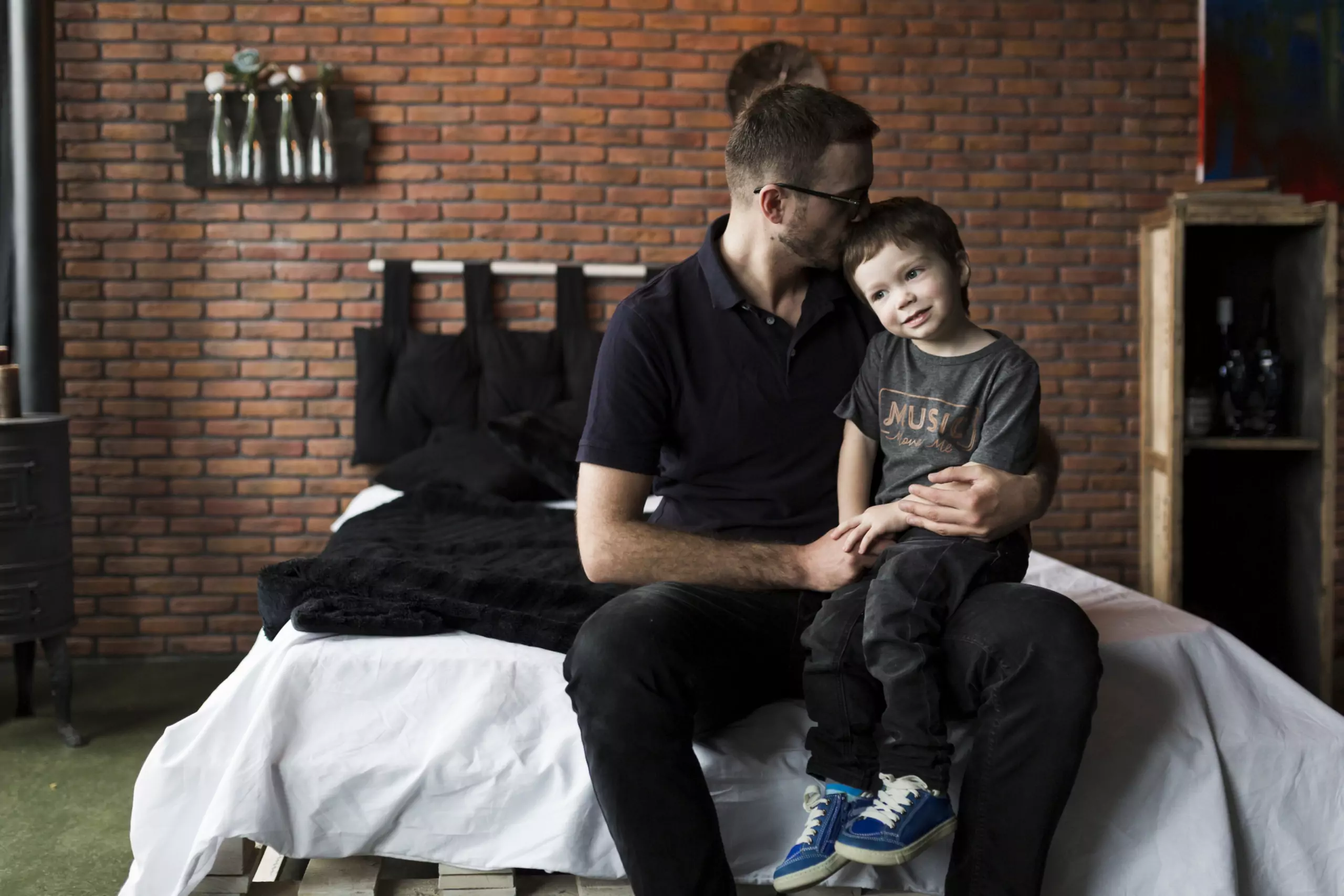 Адвокат Колесникова Ирина Николаевна объясняет: Отцы несовершеннолетних после расторжения брака все чаще стремятся отставить ребенка у себя