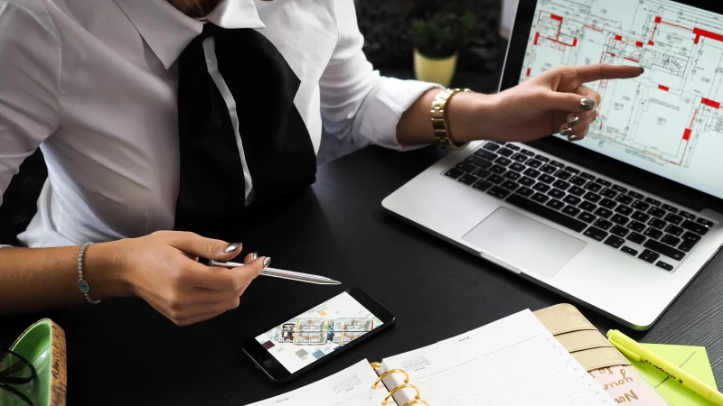 Юрист Леонова Юлия Алексеевна объясняет: Как помощь юриста может помочь в сделках с землей и защите прав в Севастополе