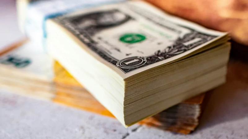 Юрист Жежера Владимир Александрович объясняет: Чем обусловлена стоимость услуг миграционного юриста?