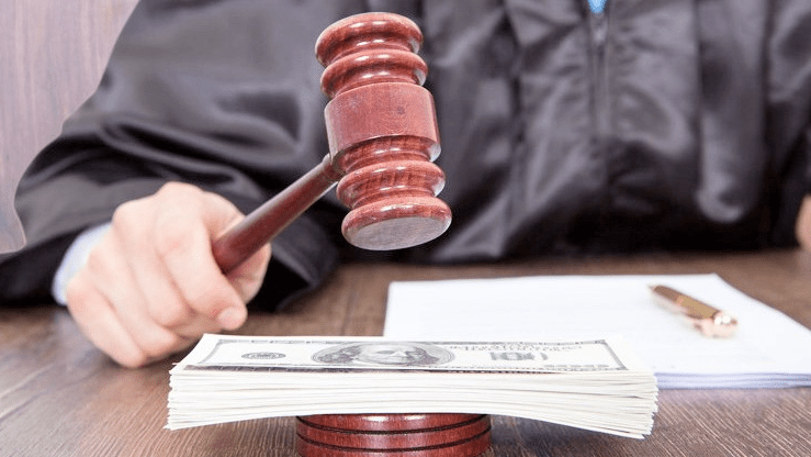 Юрист Дугин Виталий Валерьевич объясняет:  На меня подали в мировой/районный суд во время процедуры банкротства. Что делать?