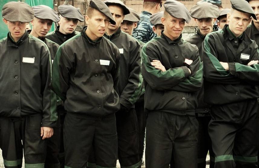 Адвокат Скрипкина Елена Петровна объясняет: В российских воспитательных колониях разрешили носить легинсы и шорты