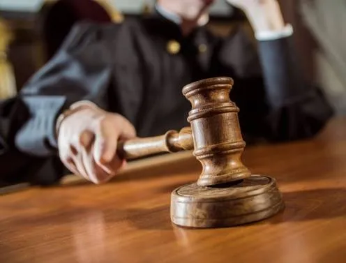 Суд признал законной выплату пособия при оформлении декрета в первый рабочий день
