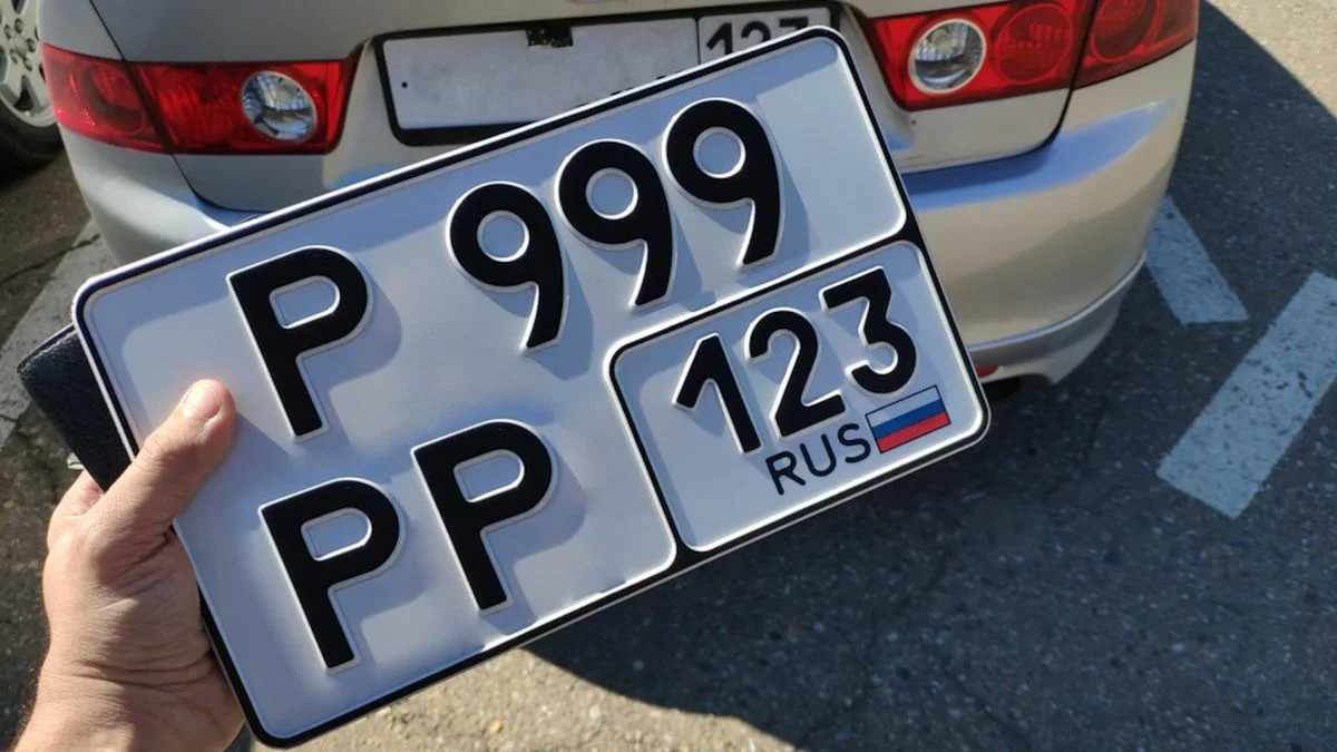 Адвокат Гучетль Заур Асланович объясняет: Водителям разрешили устанавливать квадратные номера спереди автомобиля