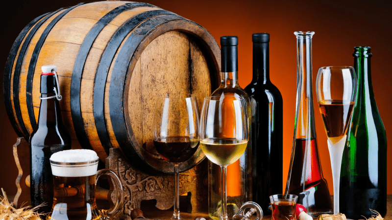 Юрист Фролов Алексей Валерьевич объясняет: Общероссийские правила продажи алкоголя на летних верандах заработают с 1 июня 2024 года