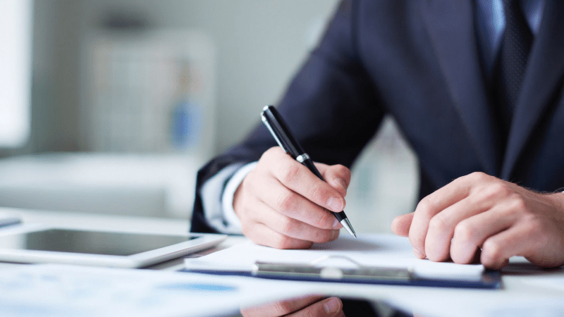 Юрист Карасик Андрей Владимирович объясняет: 6 НДФЛ и отпускные