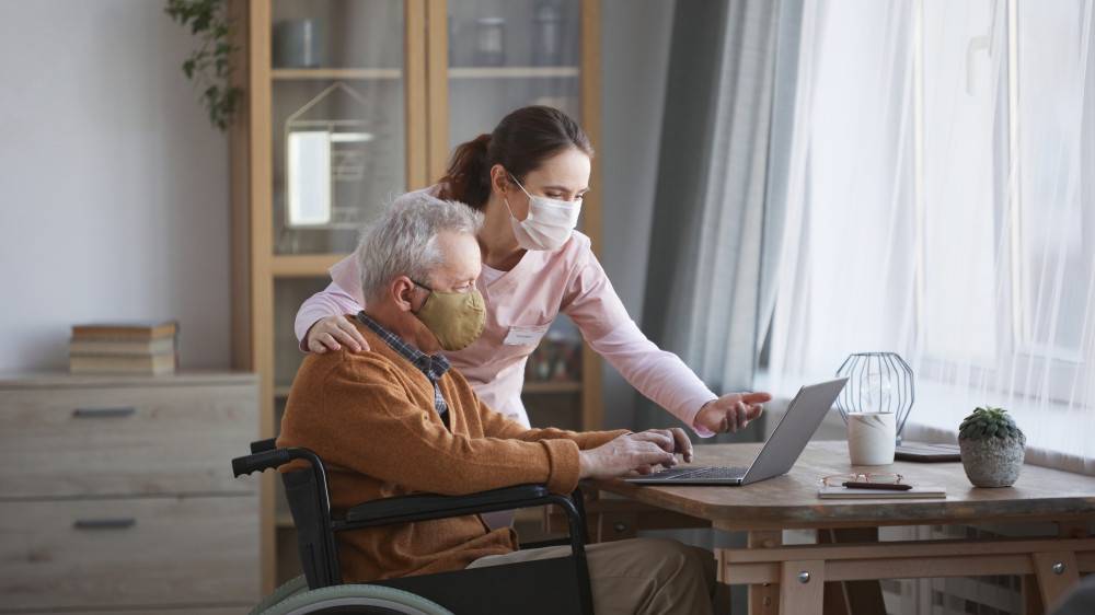 Адвокат Поляков Дмитрий Васильевич объясняет: Ухаживающие за нетрудоспособными должны иметь льготы для оплаты ЖКХ