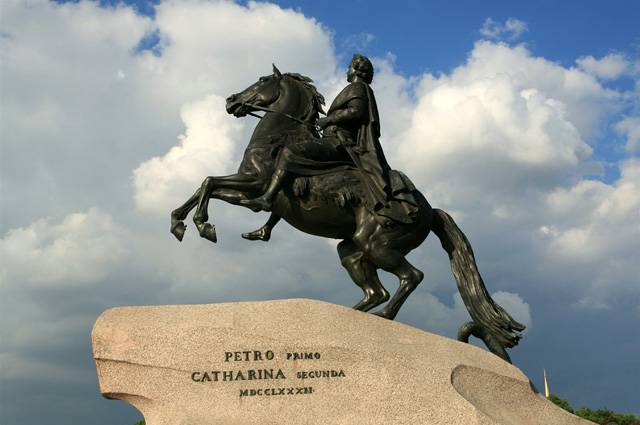 Адвокат Поляков Дмитрий Васильевич объясняет: Публикация фото памятников в путеводителях не требует согласия авторов – КС