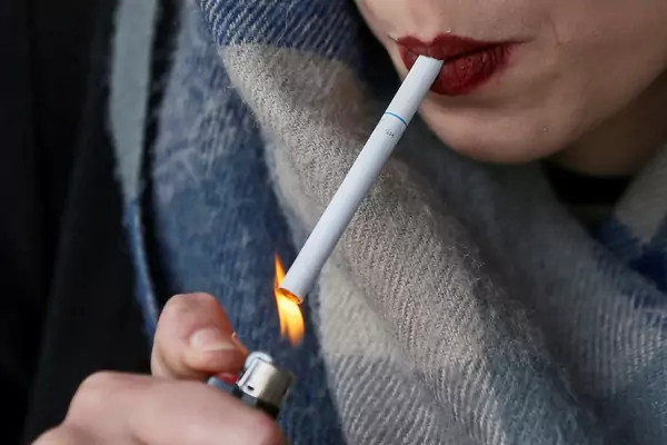 Адвокат Скрипкина Елена Петровна объясняет: В Госдуму внесли проект о штрафах за курение на территории школ и детских садов