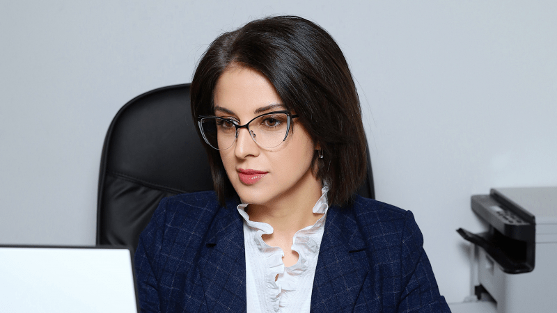 Адвокат Салманова Севилья Рафаэлевна объясняет: Преимущества и недостатки передачи недвижимости через договор дарения или купли-продажи