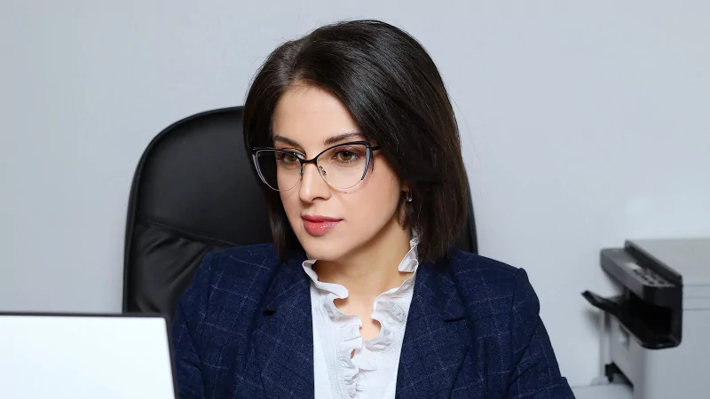 Адвокат Салманова Севилья Рафаэлевна объясняет: Преимущества и недостатки передачи недвижимости через договор дарения или купли-продажи