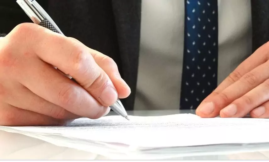 Адвокат Аникеев Андрей Анатольевич объясняет: Дарственная на недвижимость: налоги и риски