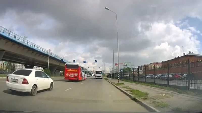 Юрист Гавриленко Игорь Анатольевич объясняет: Кто виноват в ДТП? Один выезжал со второстепенной, второй перестраивался по полосам без поворотников