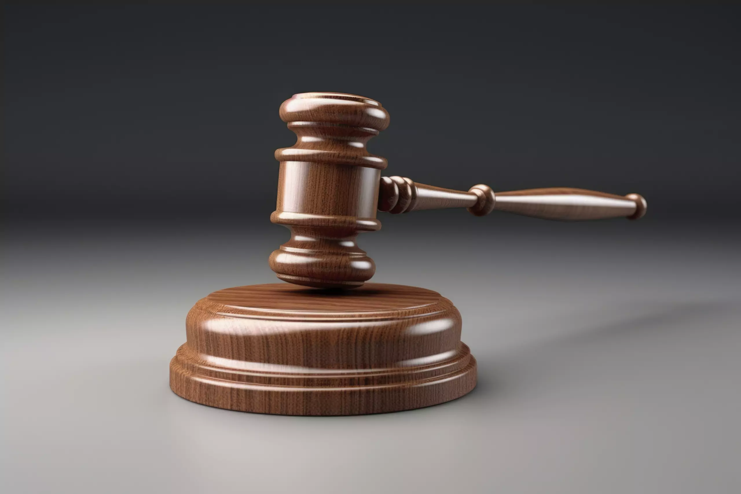 Адвокат Ильин Антон Владимирович объясняет: Вправе ли водитель такси курить в машине?