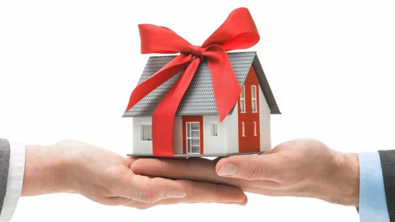 Юрист Васина Елена Геннадьевна объясняет: Договоры дарения недвижимости нужно будет обязательно удостоверять у нотариуса