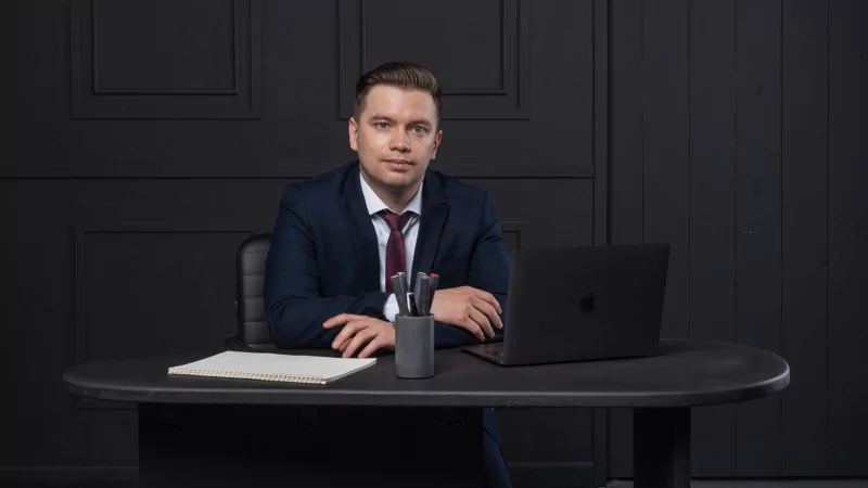 Юрист Потапов Никита Андреевич объясняет: Как заставить пристава-исполнителя работать