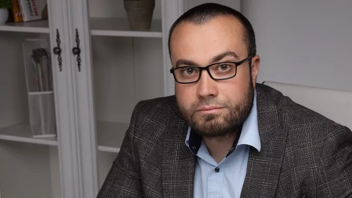 Адвокат Колонтай Дмитрий Владимирович объясняет: Возбуждение уголовного дела по ч. 2 ст. 213 УК РФ – хулиганство отменено. Доверитель освобожден.