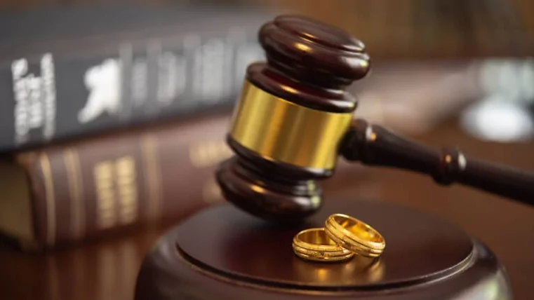 Адвокат Полькина Ольга Владимировна объясняет: Делим долги супругов при разводе