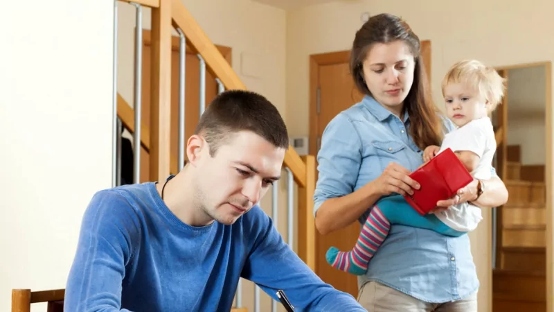 Адвокат Елисеенко Максим Александрович объясняет: Уменьшение алиментов при рождении второго ребенка. Порядок и особенности процедуры