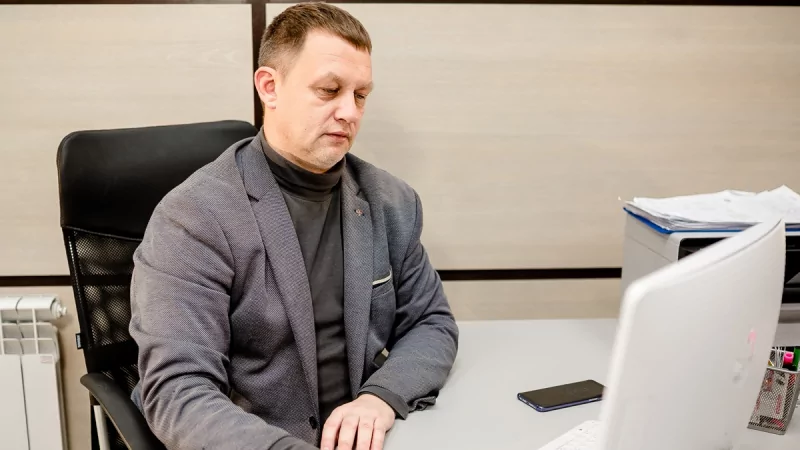 Юрист Бендер Андрей Владимирович объясняет: Юрист по административным делам Андрей Бендер разбирается по ст.5.35 КоАП РФ и ст.220 КАС РФ