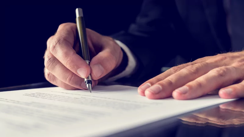 Адвокат Муратова Эллина Артемовна объясняет: Удочерение одним из супругов