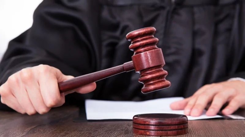 Юрист Сопин Денис Федорович объясняет: Судейский молоток: с момента возникновения до наших дней.