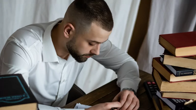 Юрист Павлюк Александр Игоревич объясняет: Установление факта проживания на территории города, с целью участия в приватизации жилого помещения