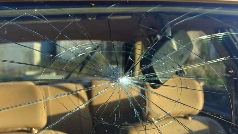 Юрист Гуськов Сергей Сергеевич объясняет: Повреждение автомобиля гравием из-под колес