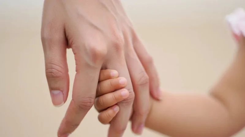 Юрист Айвазян Артем Тимурович объясняет: Как усыновить ребенка в РФ: пошаговая инструкция и правовые аспекты