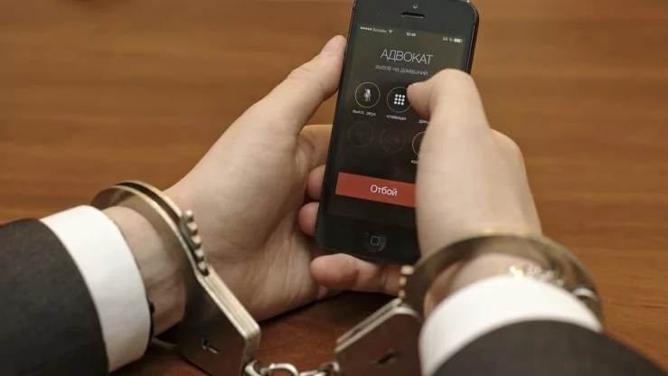 Адвокат Пушкарев Яков Васильевич объясняет: Право на телефонный звонок: от голливудских фильмов до российских реалий