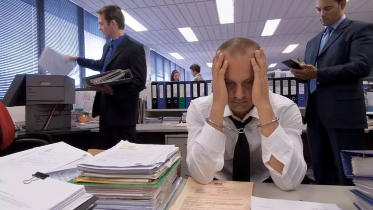 Юрист Павлов Максим Олегович объясняет: Как избежать ошибок в договорах с самозанятыми: ключевые моменты